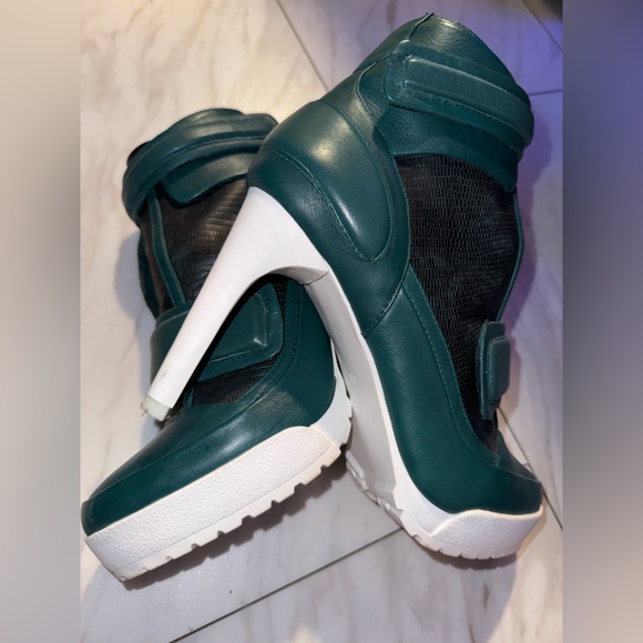 BCBG MAX AZRIA RUNWAY Powe Lug-sole Platform Ankle Day Boots Green Size 7 - Picture 2 of 6